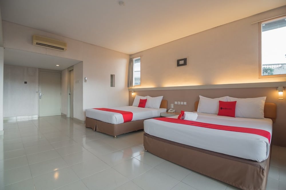 RedDoorz Plus near Kampung Gajah 3 10/39