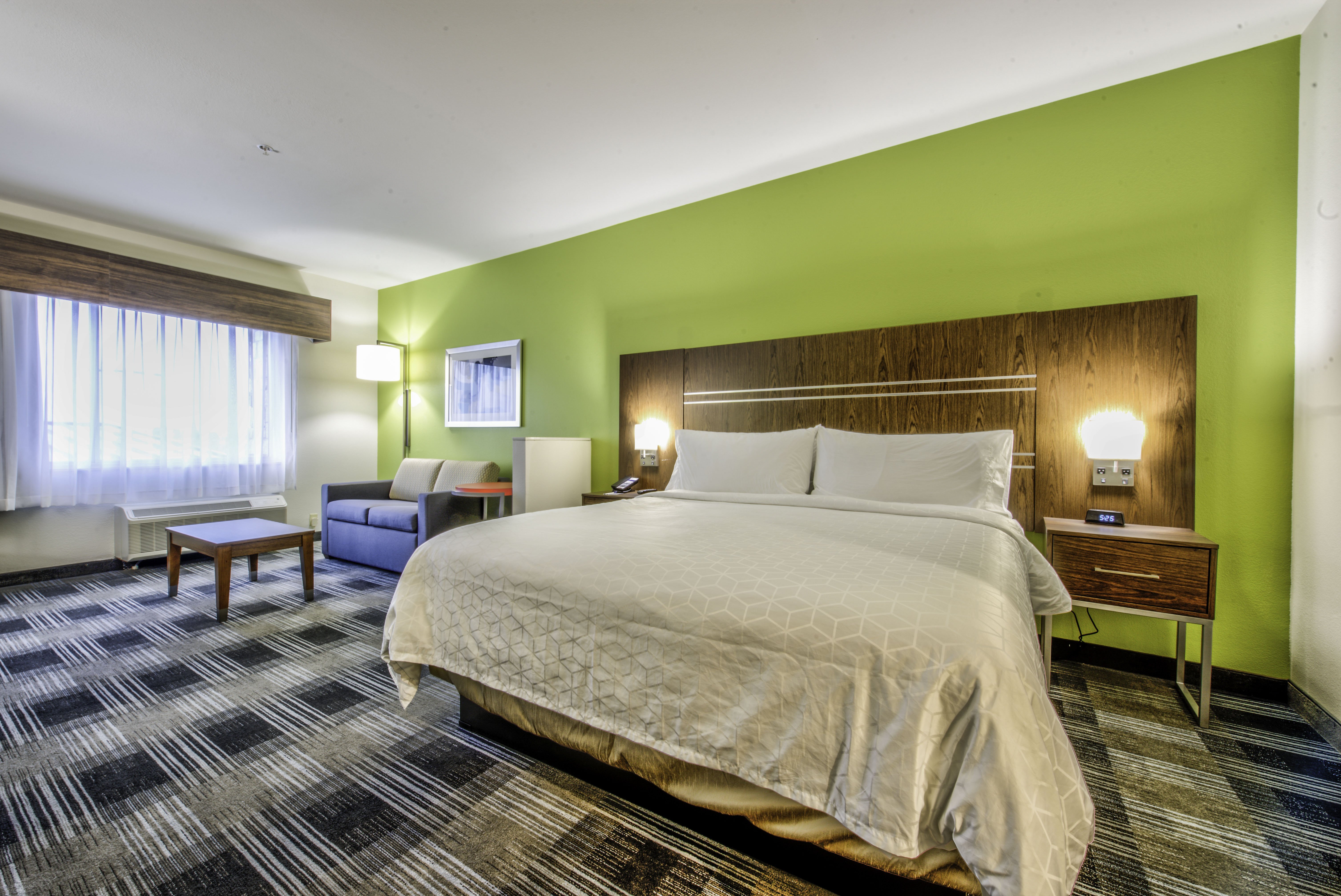Holiday Inn Express Suites Farmers Branch 34/70