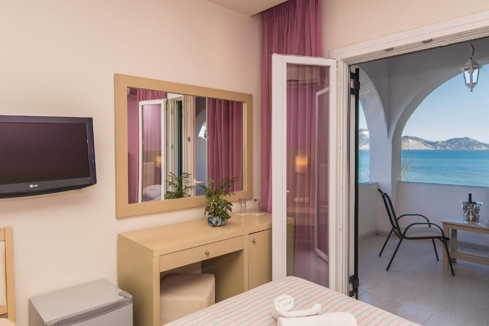 Porto Koukla Beach Hotel 76/89