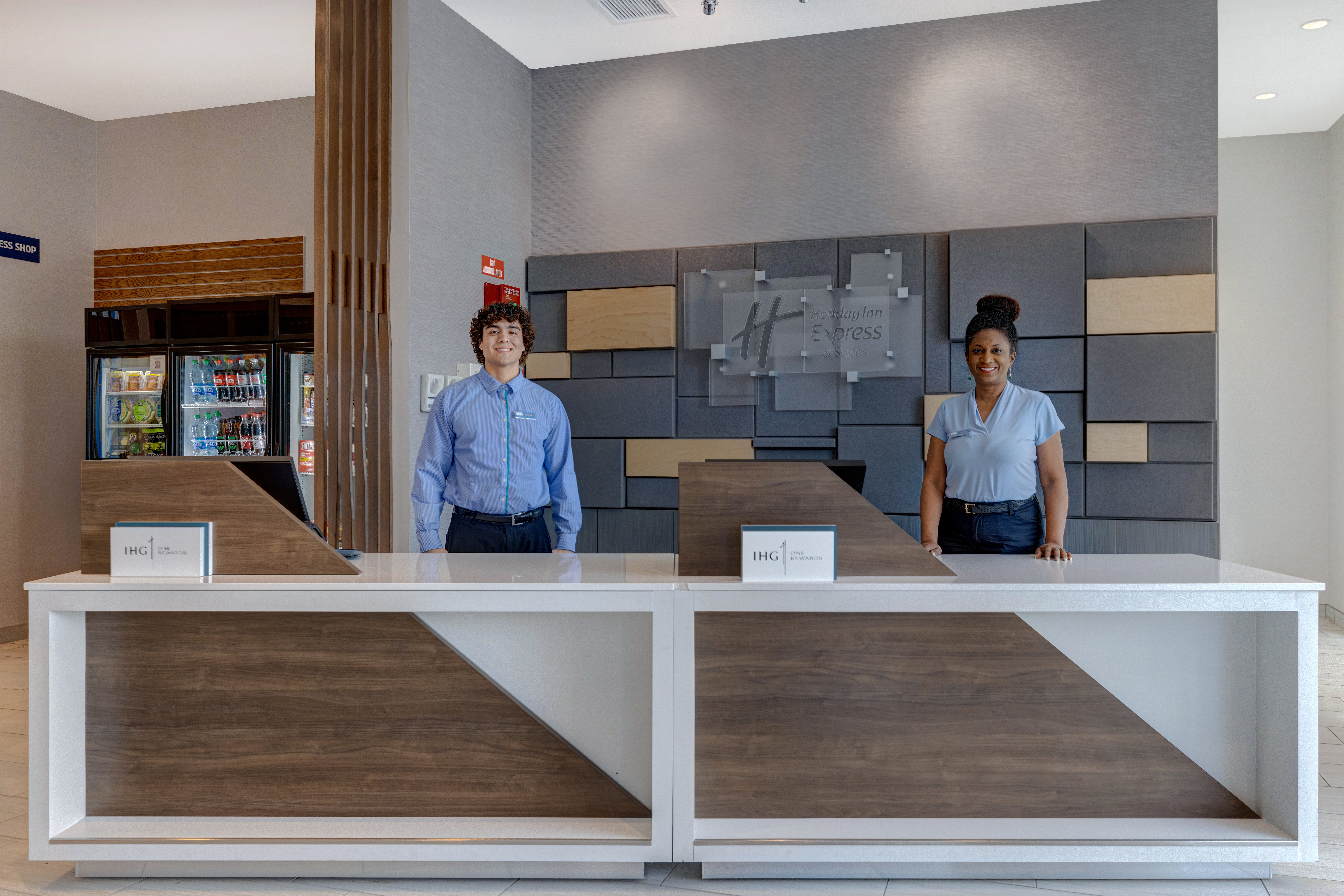 Holiday Inn Express and Suites Glendale Downtown 9/44