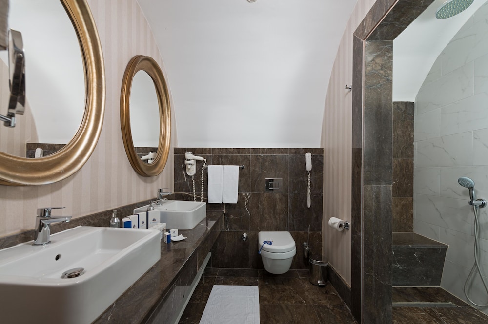 Rubi Platinum Spa Resort and Suites 71/72