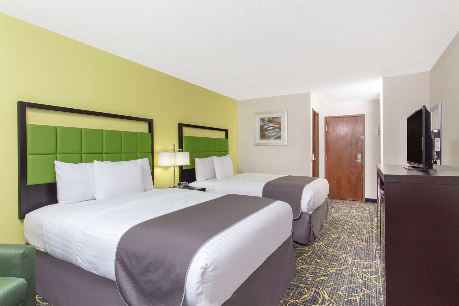 AmericInn by Wyndham Delafield 4/18
