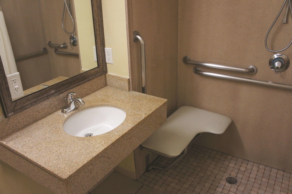 La Quinta Inn & Suites by Wyndham Albuquerque Midtown 23/57