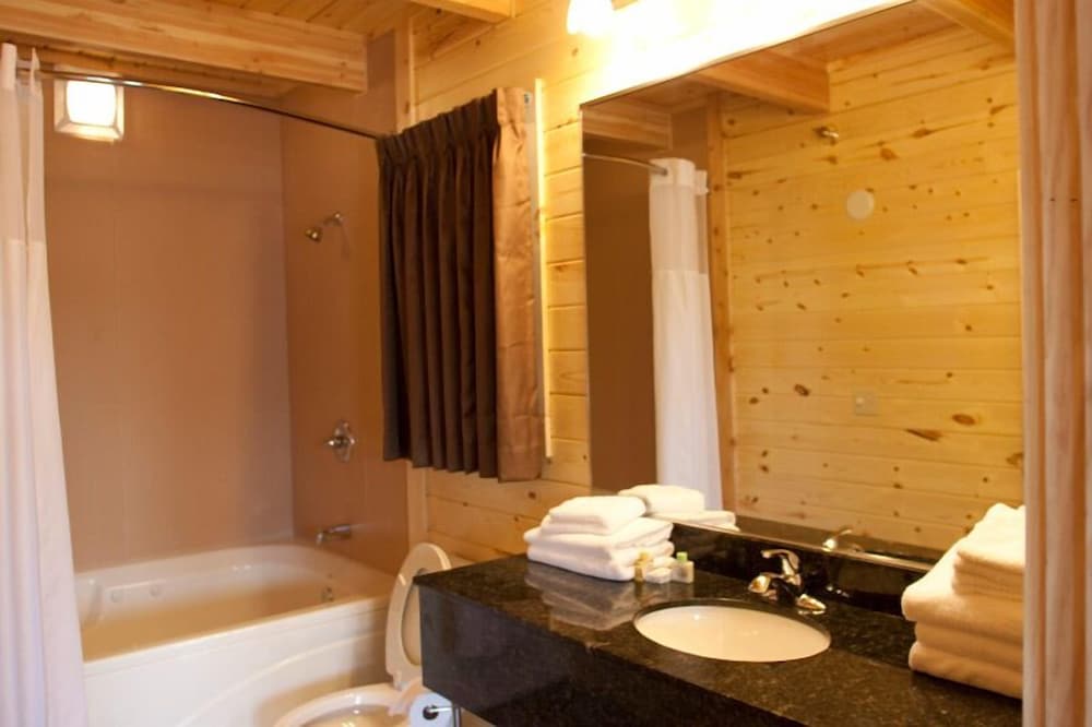 Cabins of Mackinaw 51/53