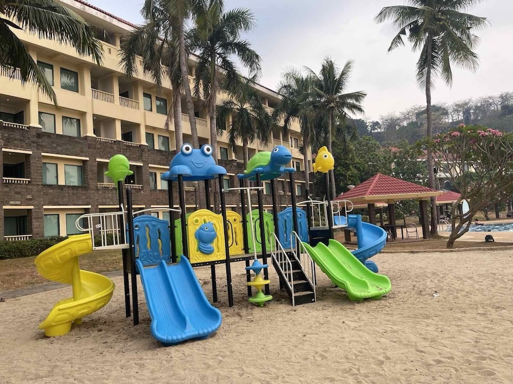 Canyon Cove Hotel & Spa 62/72