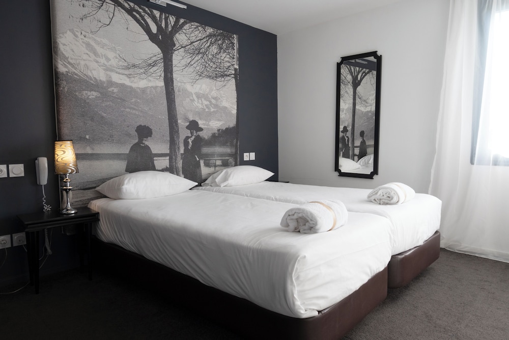 Ancor Hotel 6/50