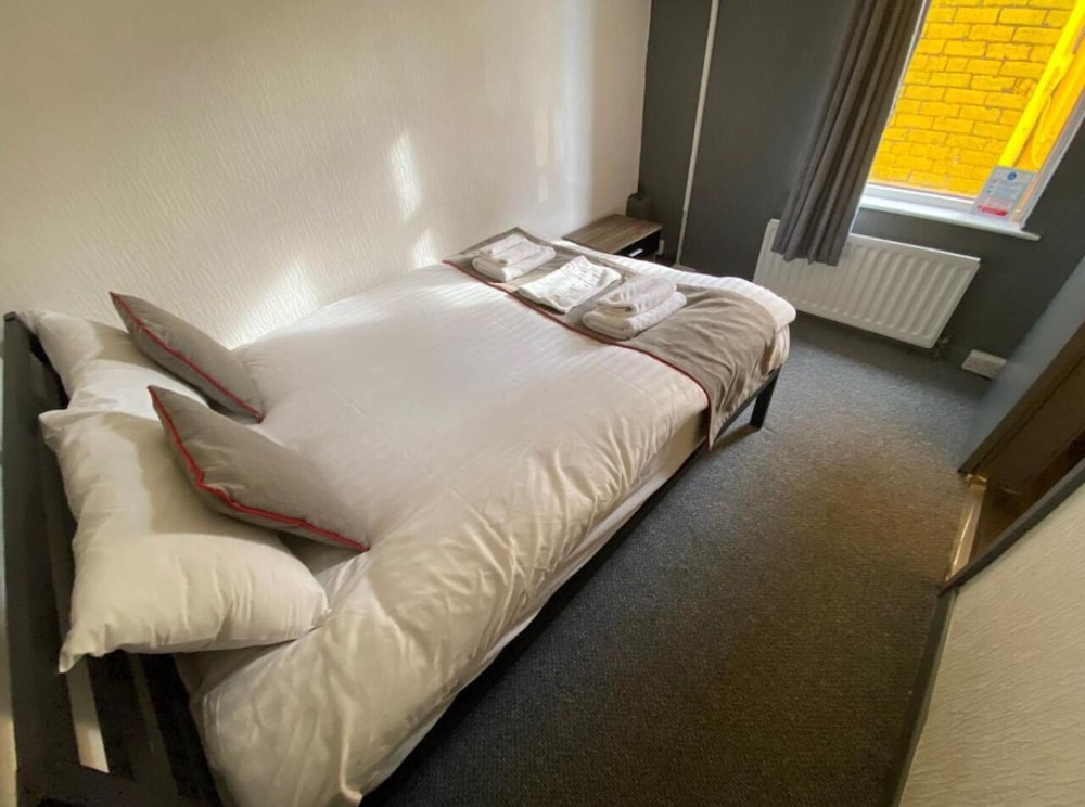 Bank Street Hotel 24/40