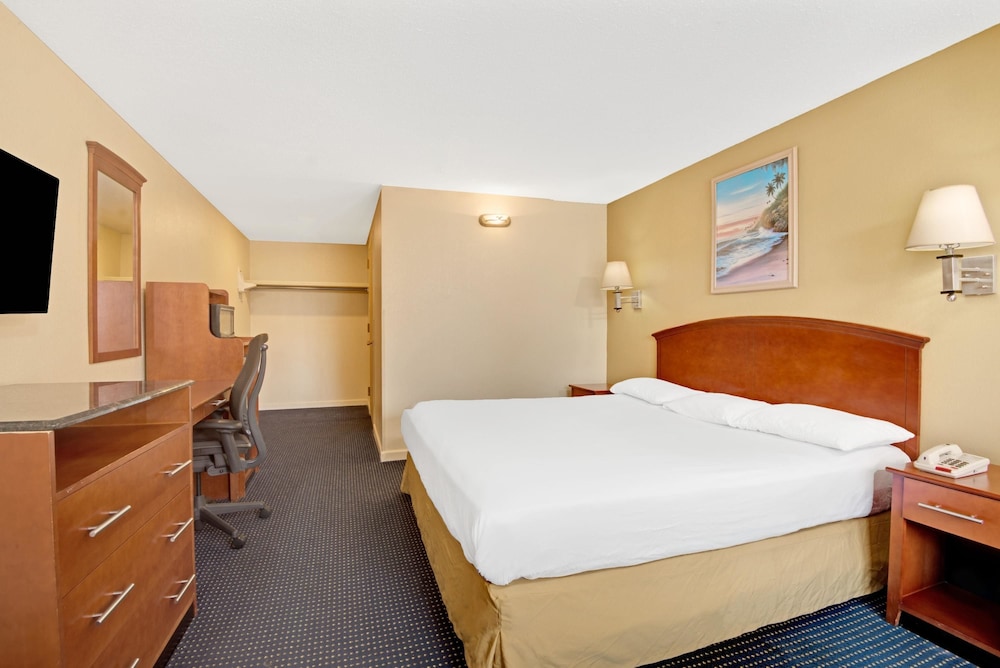 Super 8 By Wyndham Milford/New Haven 6/27