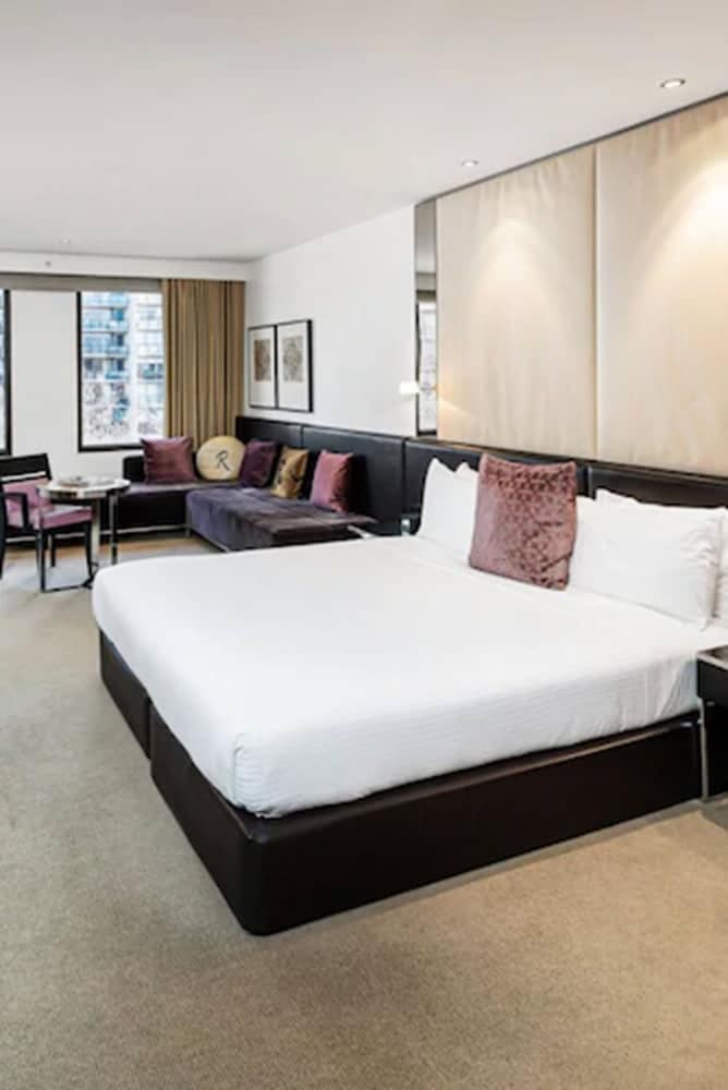 Royce Hotel 21/60