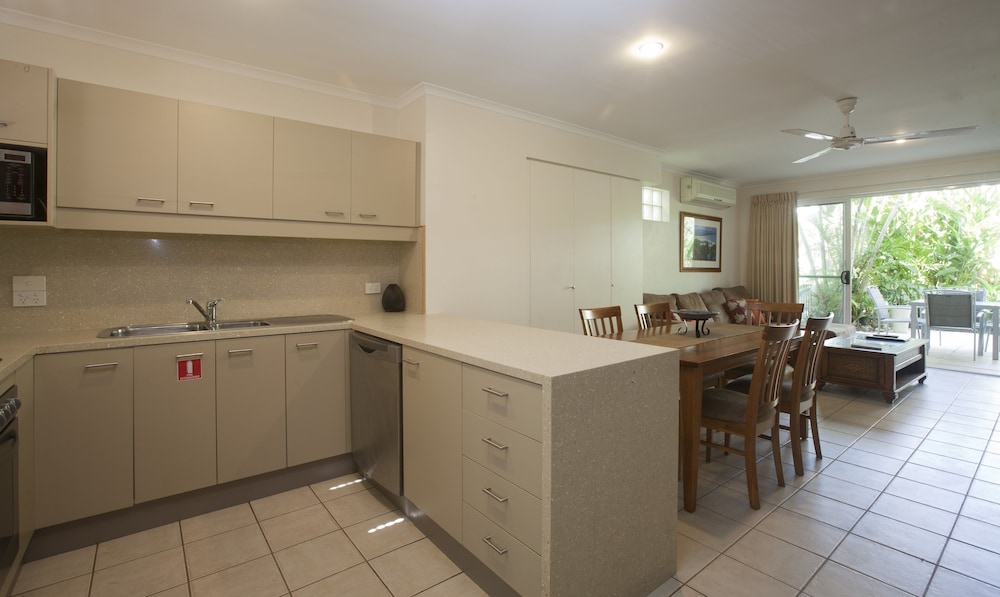 CORAL SEA VILLAS 4/34
