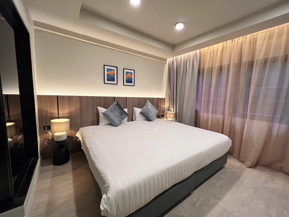The Old Phuket Karon Beach Resort 25/85