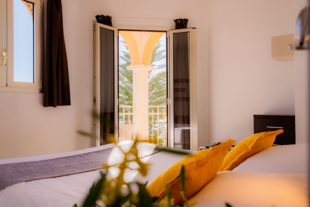 Hôtel Reine D'Azur 20/50