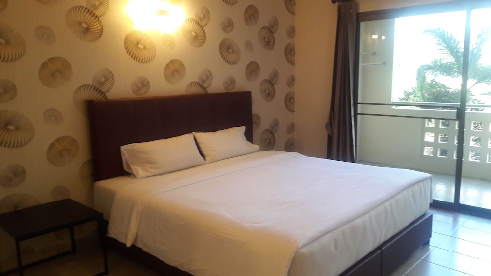 DELUXE, DOUBLE BED, BALCONY