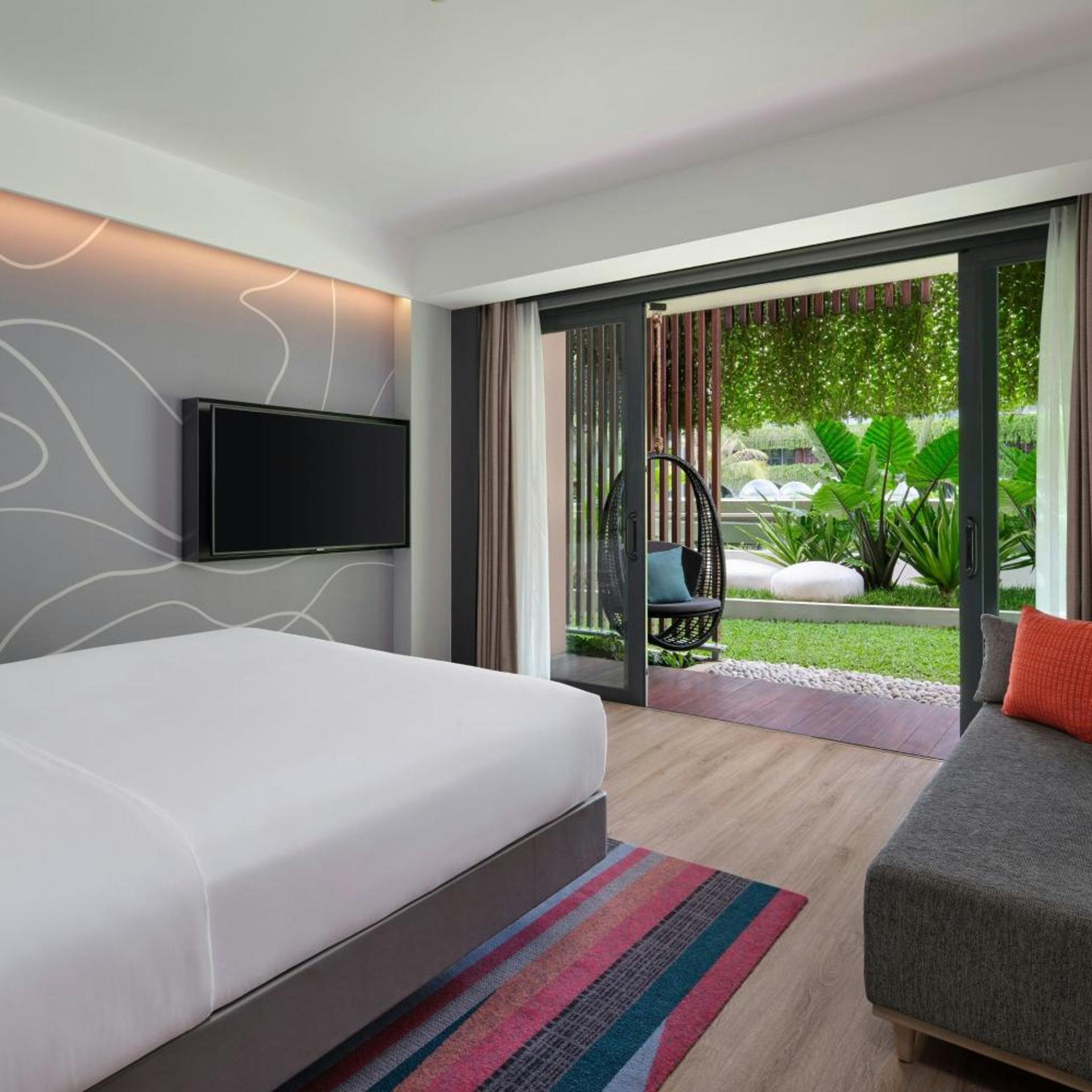 Aloft, Garden, King Bed, Terrace