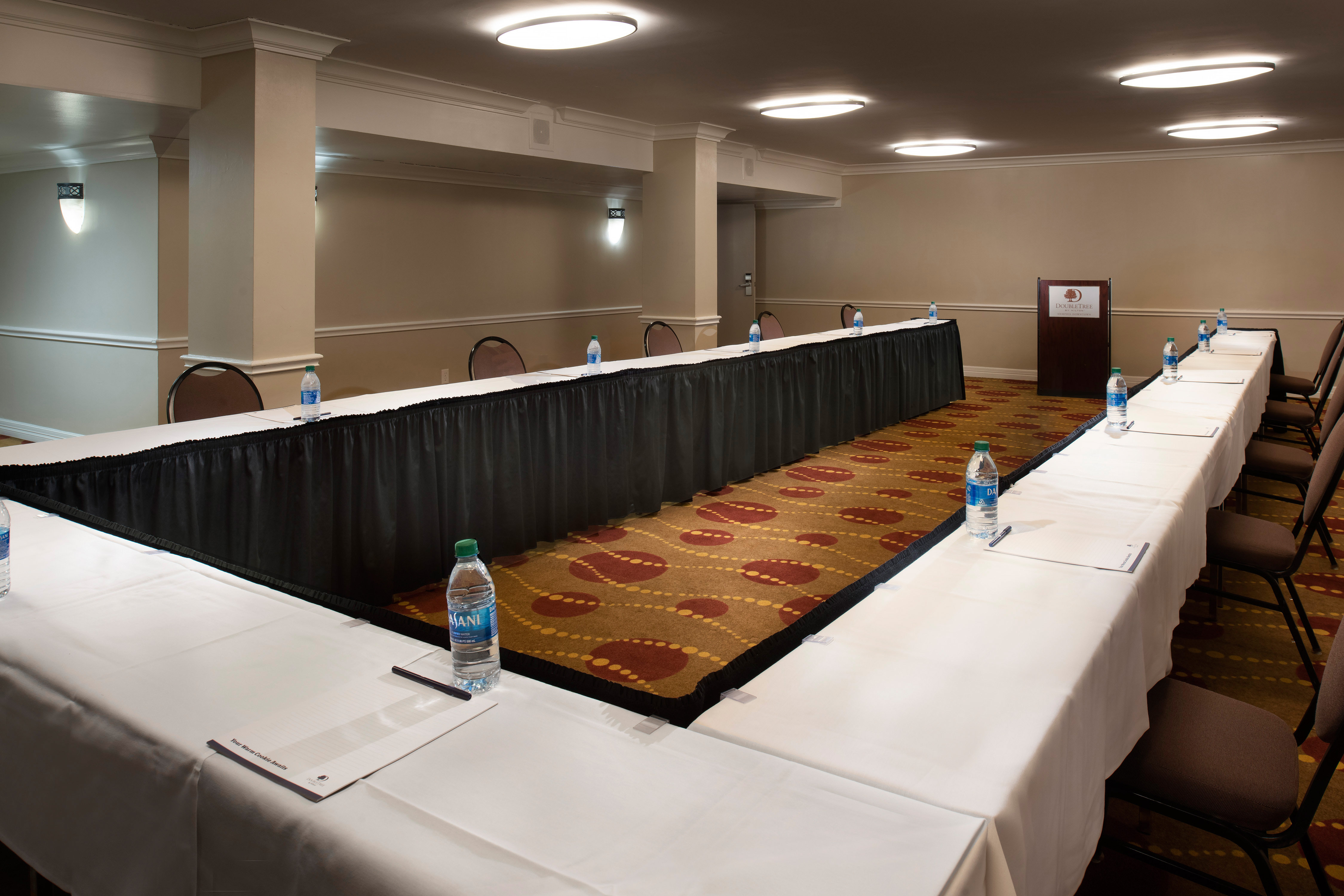 Doubletree By Hilton Hotel Memphis Downtown 45/53