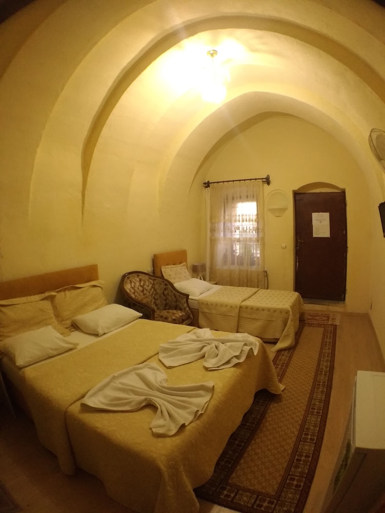 Falcon Cave Suites 6/49