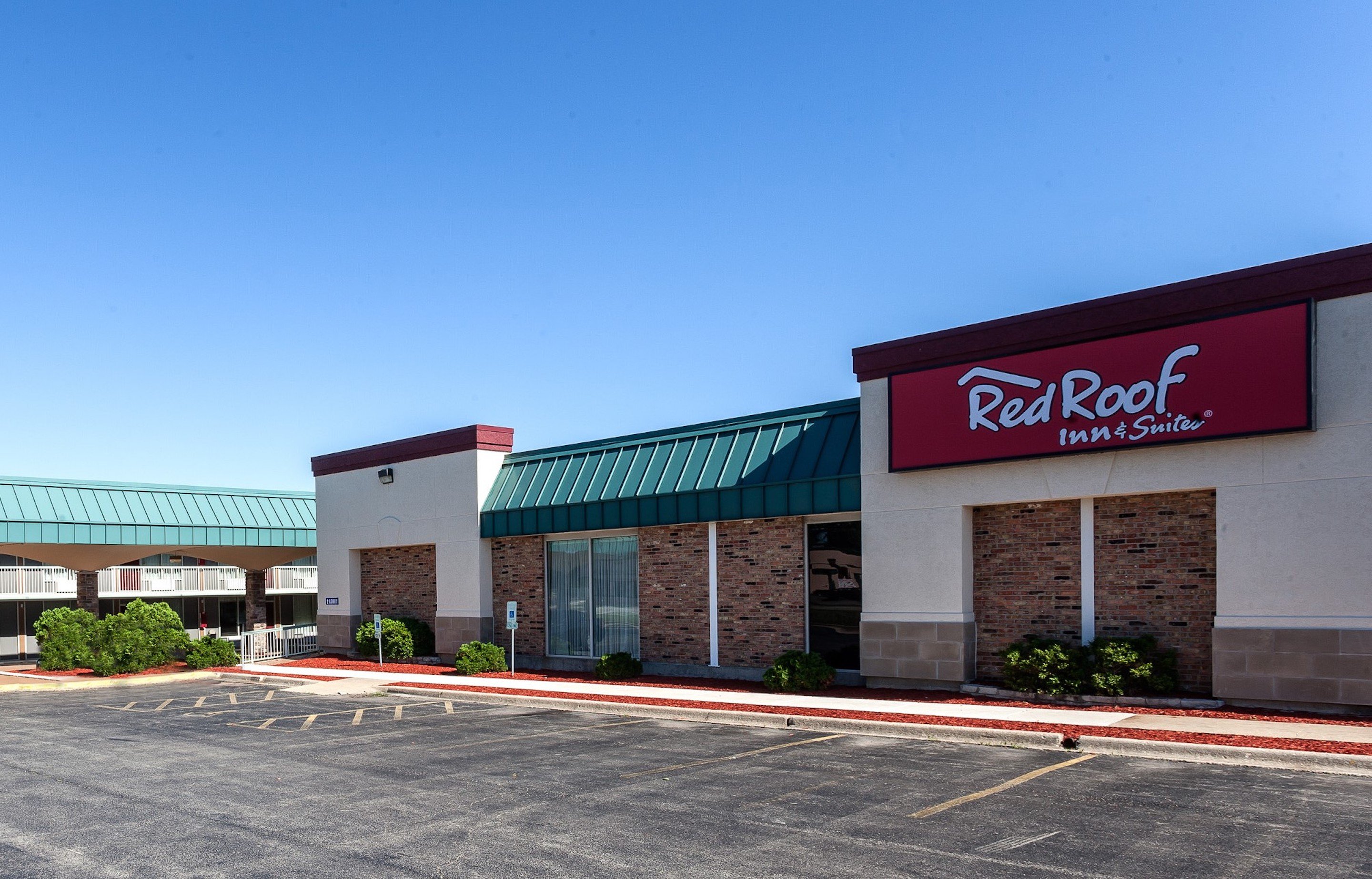 Red Roof Inn & Suites DeKalb 5/40