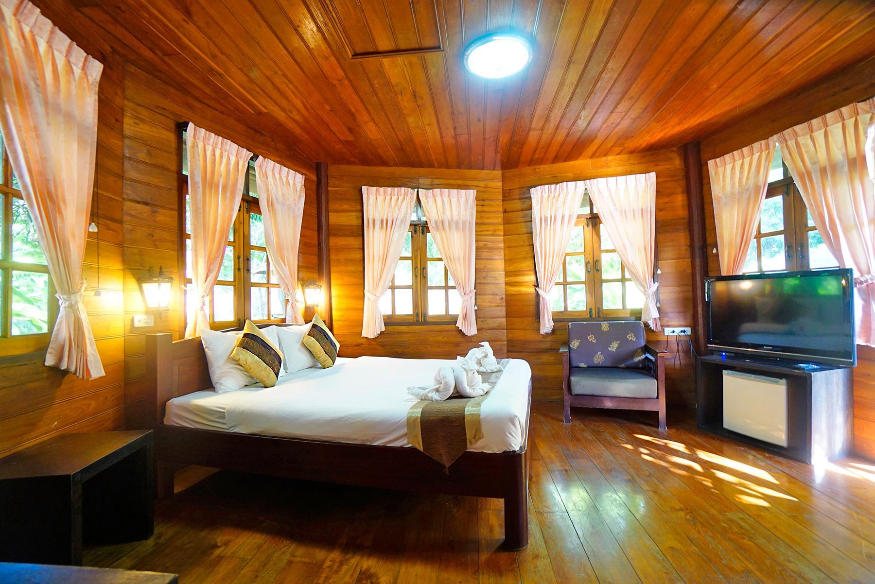COTTAGE, DELUXE