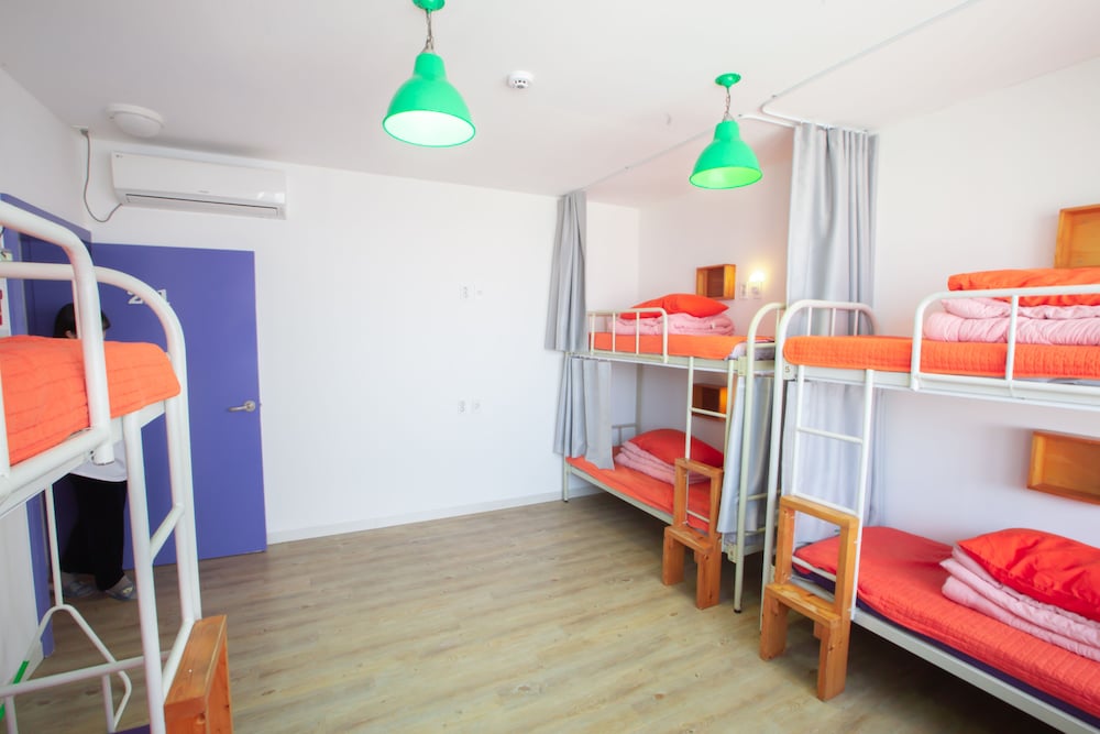 MALE DORM, 6 PEOPLE