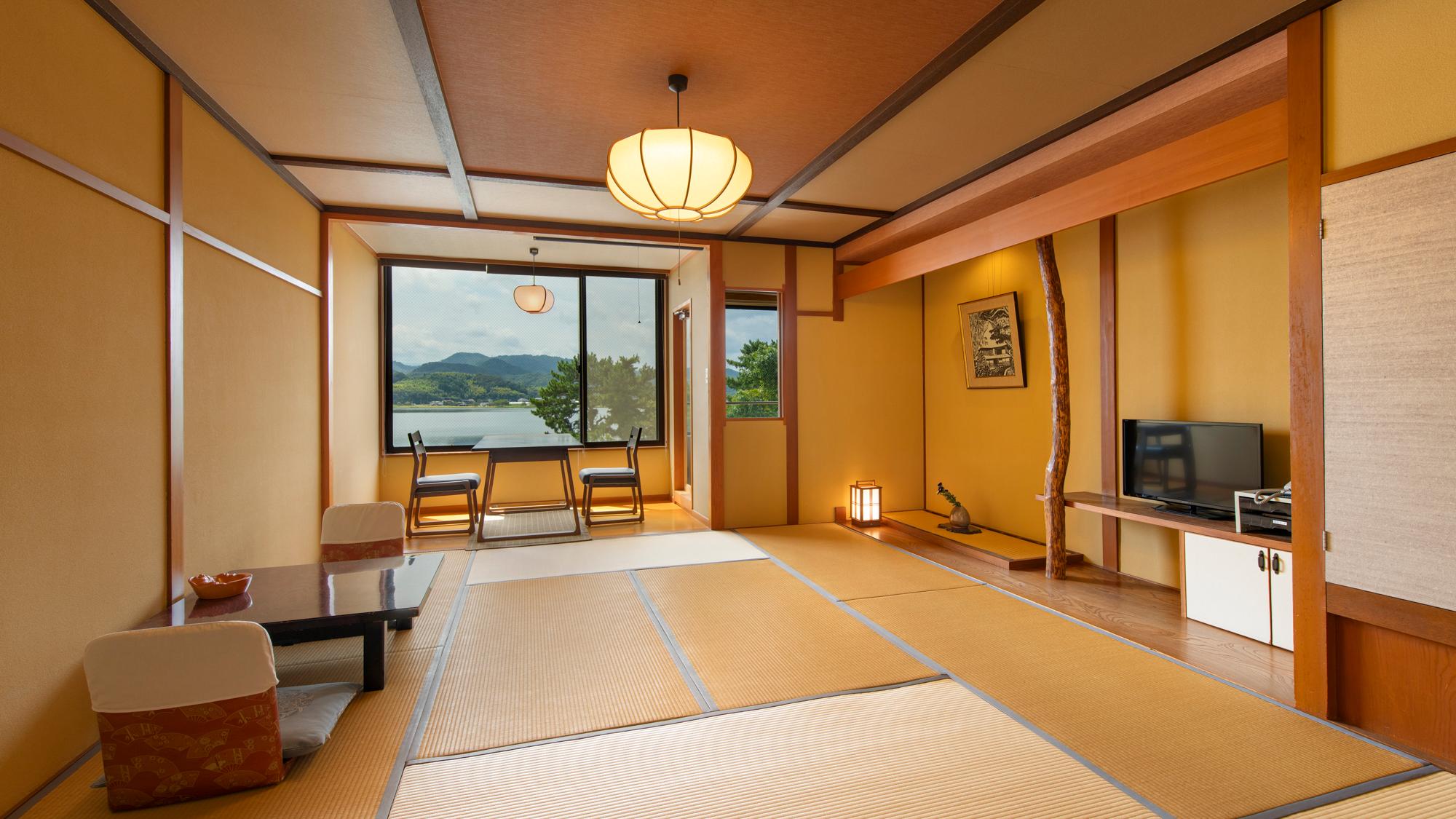 Japanese, Scenic, Guest Room, Lake View, Bathtub, Smoking