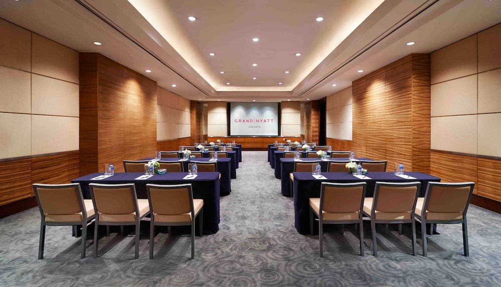 GRAND HYATT JAKARTA 67/77