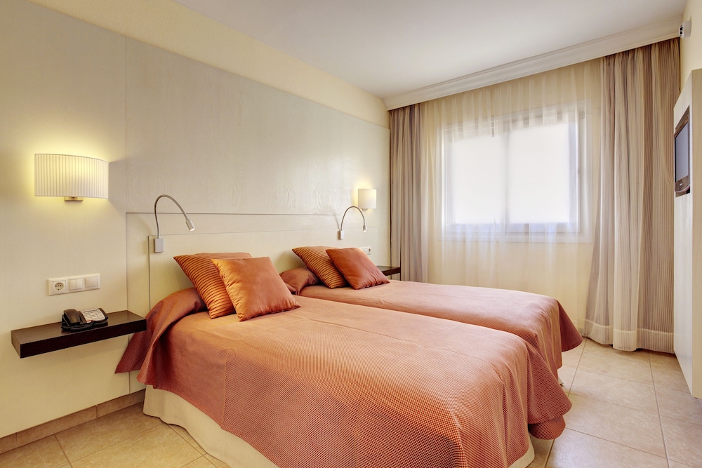 1 Bedroom, Apartment, Twin Beds, Pool View, Sofa, Terrace