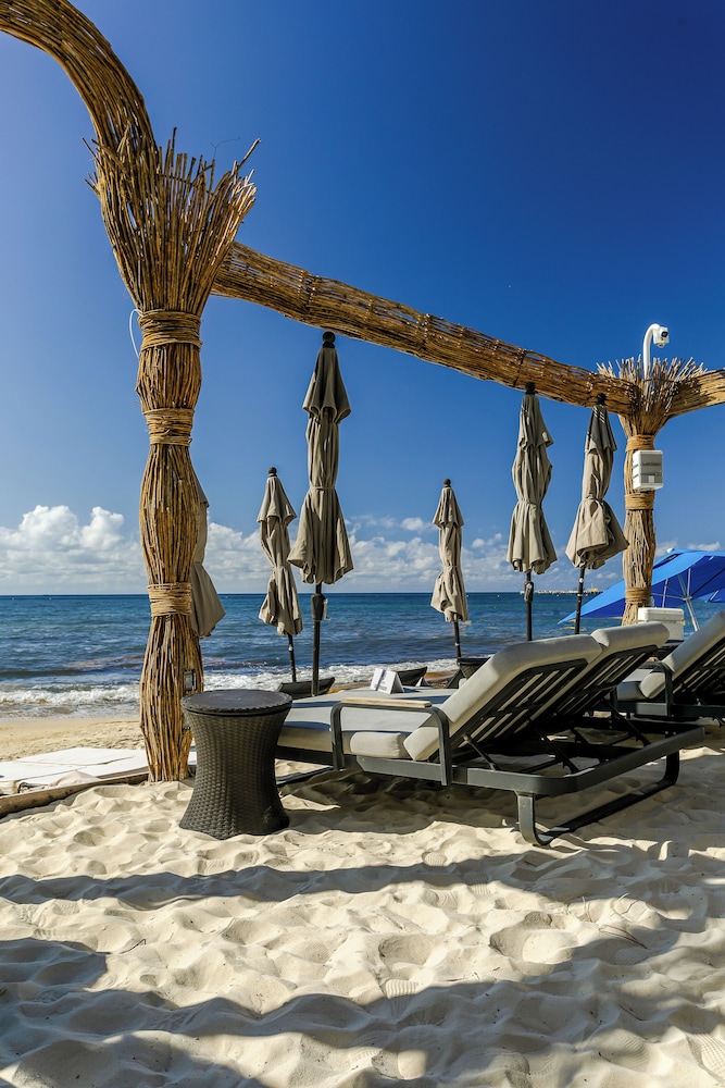 Luciana Hotel & Beach Club by Kavia 70/76