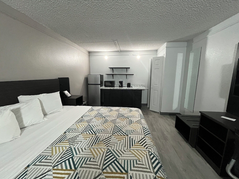 Studio6 Phoenix, AZ - Midtown 3/25
