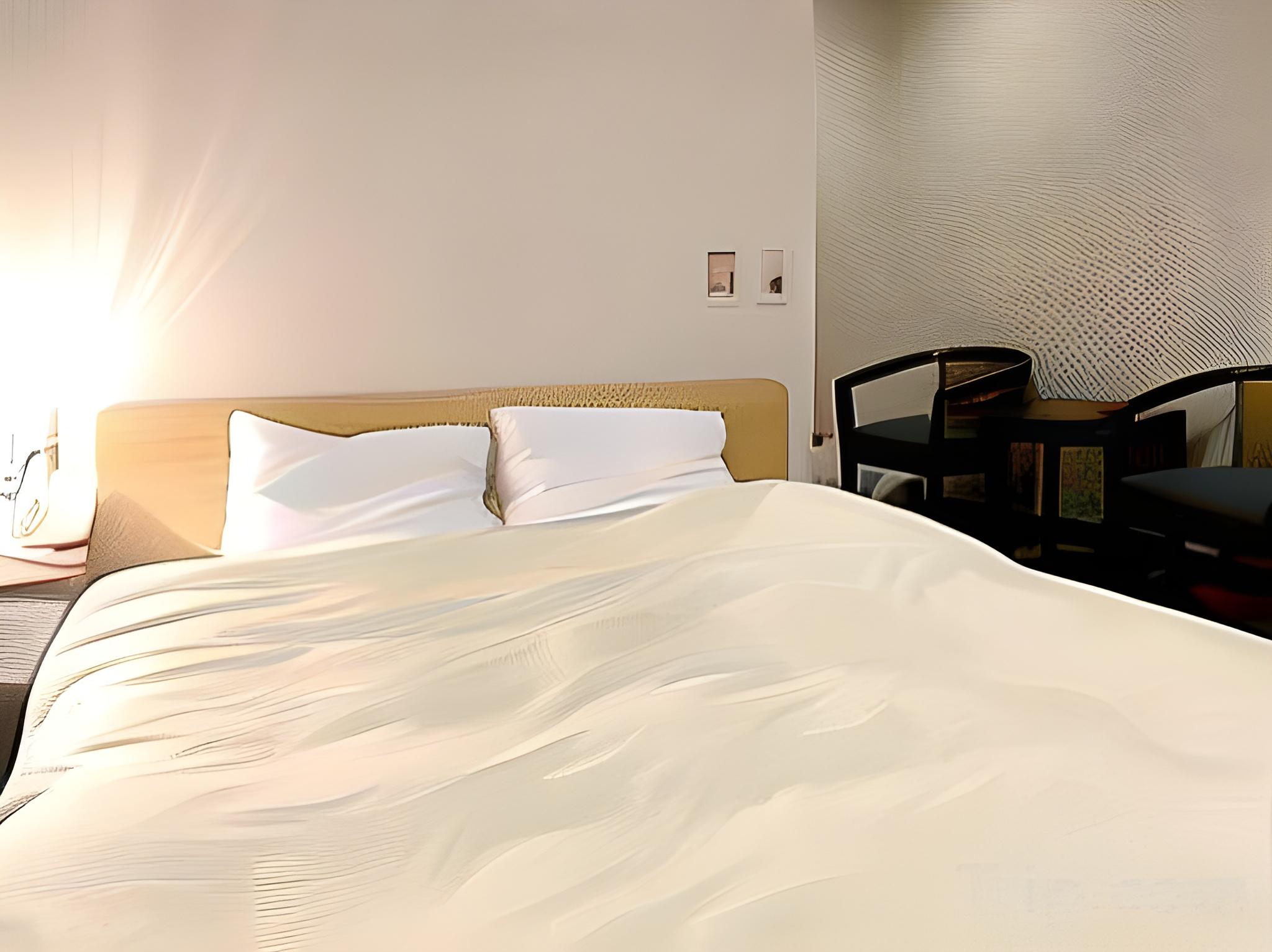 Compact, Double Bed, Smoking