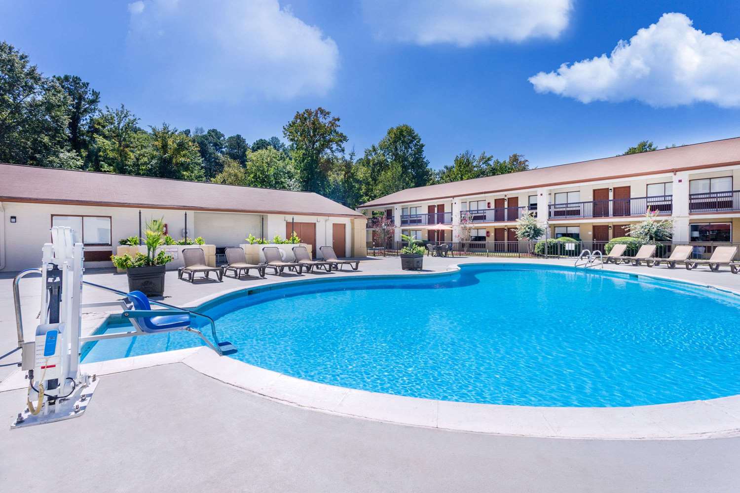 Ramada By Wyndham Tuscaloosa 14/17