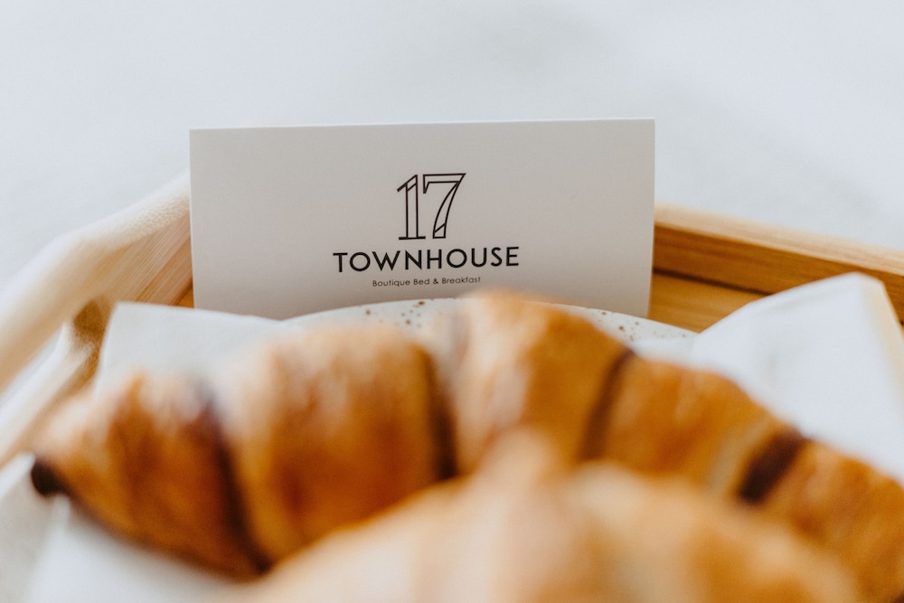 TOWNHOUSE 17 30/58