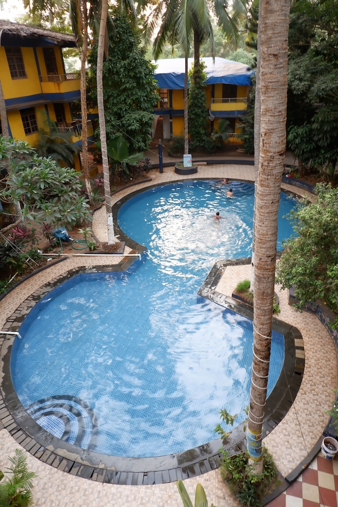 Falcon Resorts 64/70