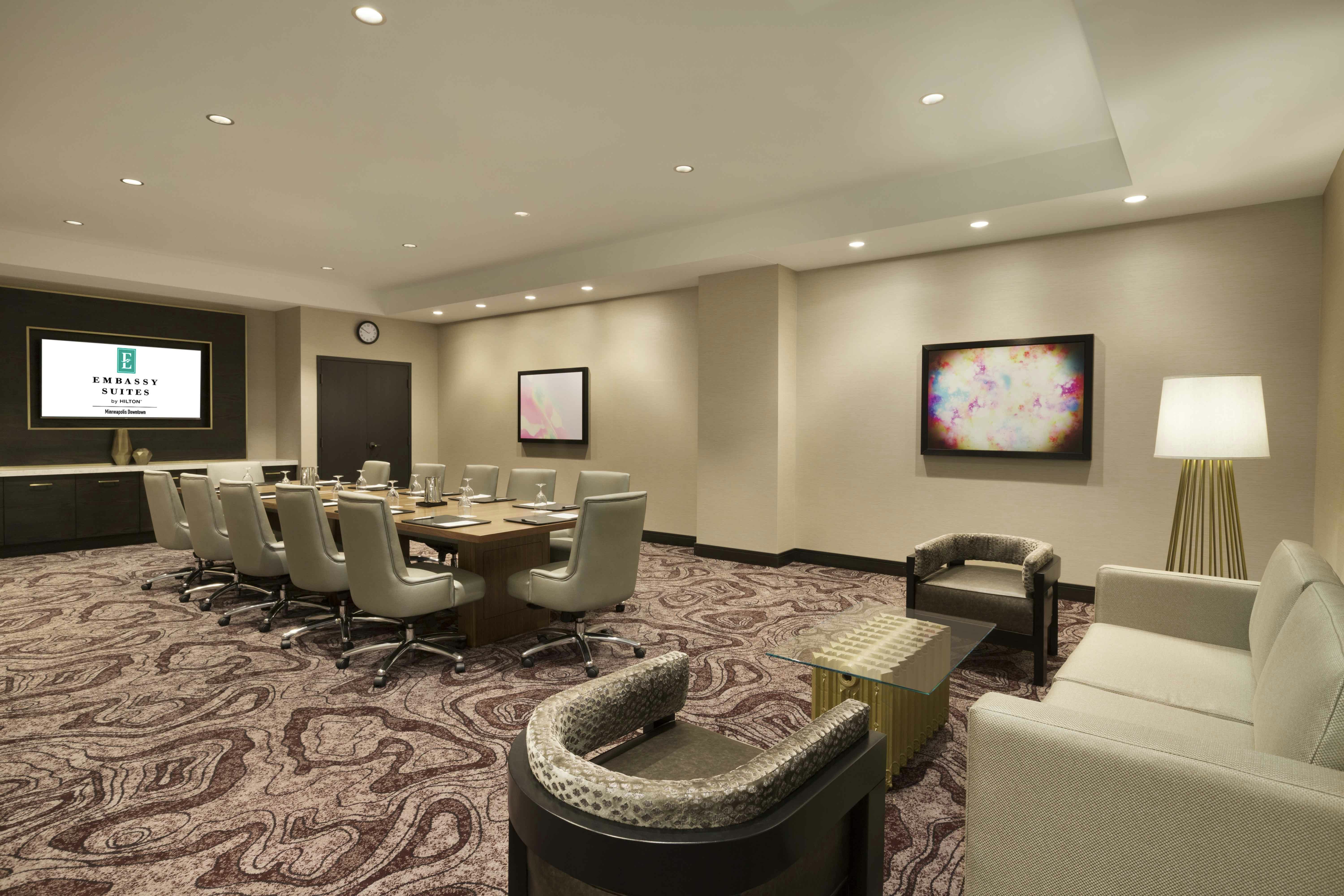 Embassy Suites By Hilton Minneapolis Downtown Hotel 59/62