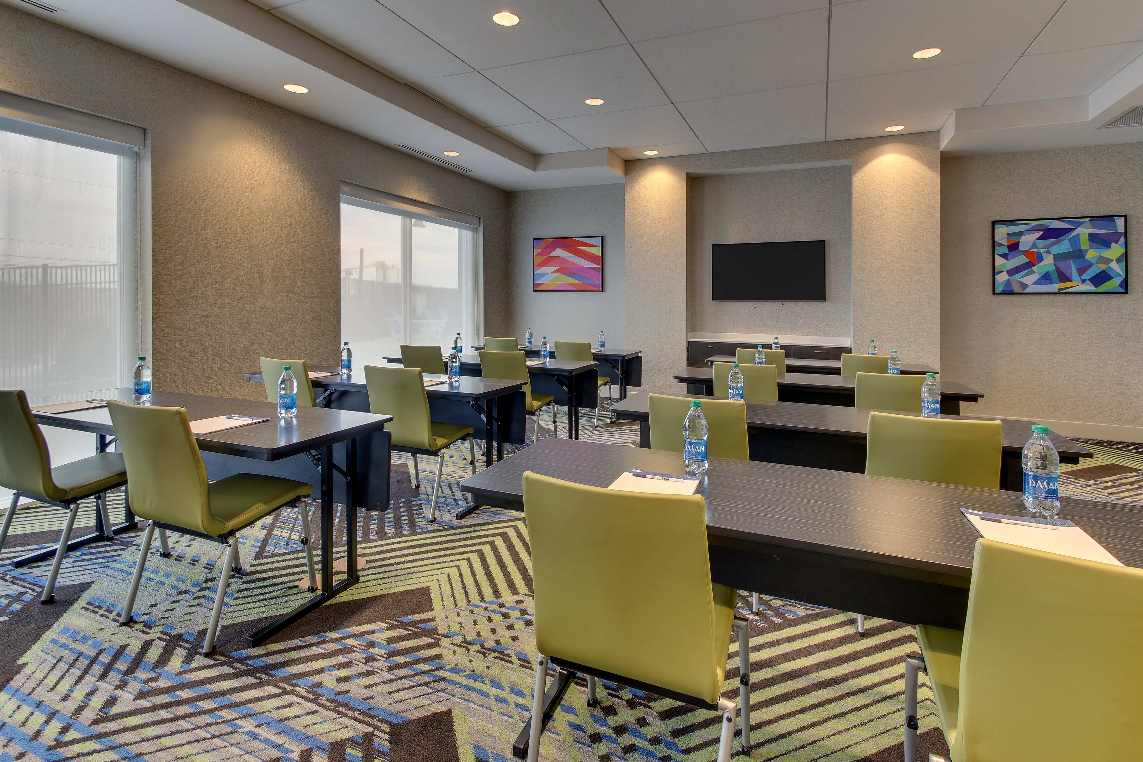 Holiday Inn Express & Suites Nashville Metrocenter Downtown 58/64