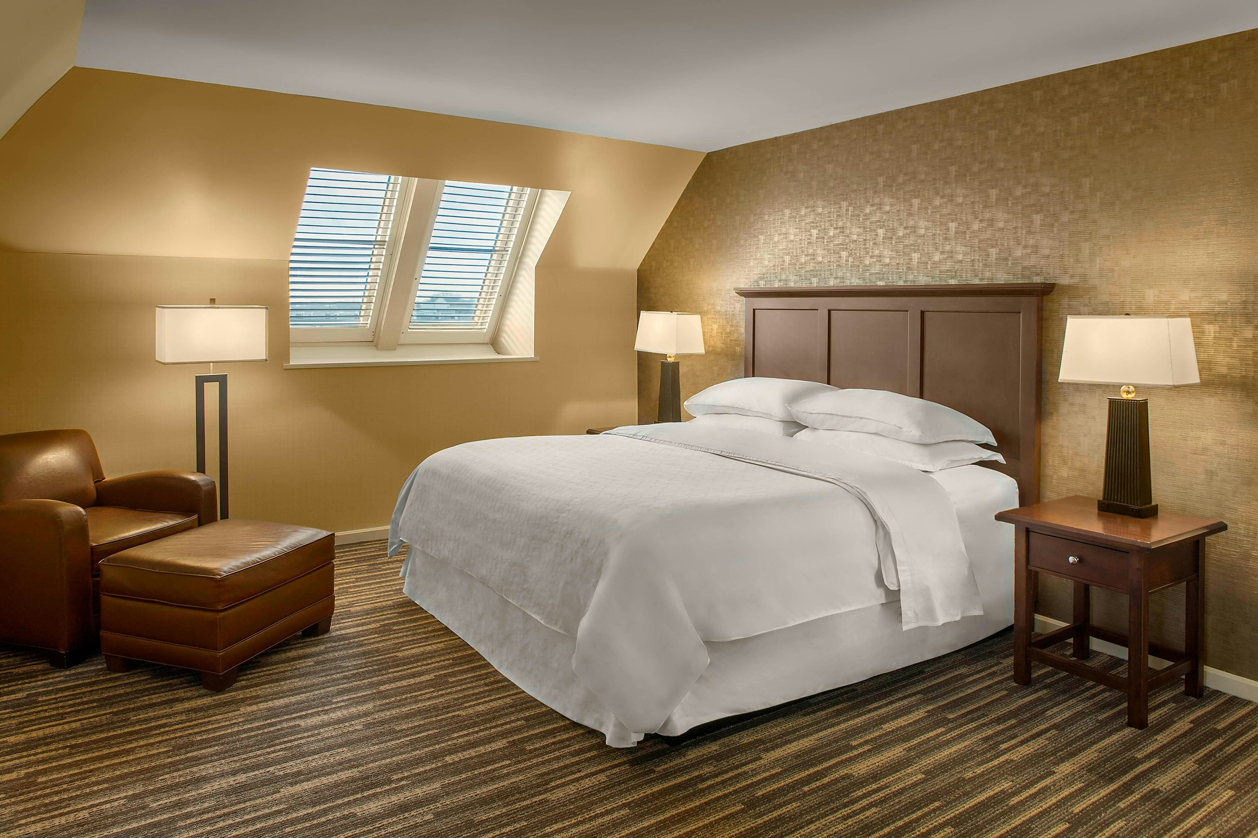 Room at Sheraton Suites Akron Cuyahoga Falls, CUYAHOGA FALLS - OH
