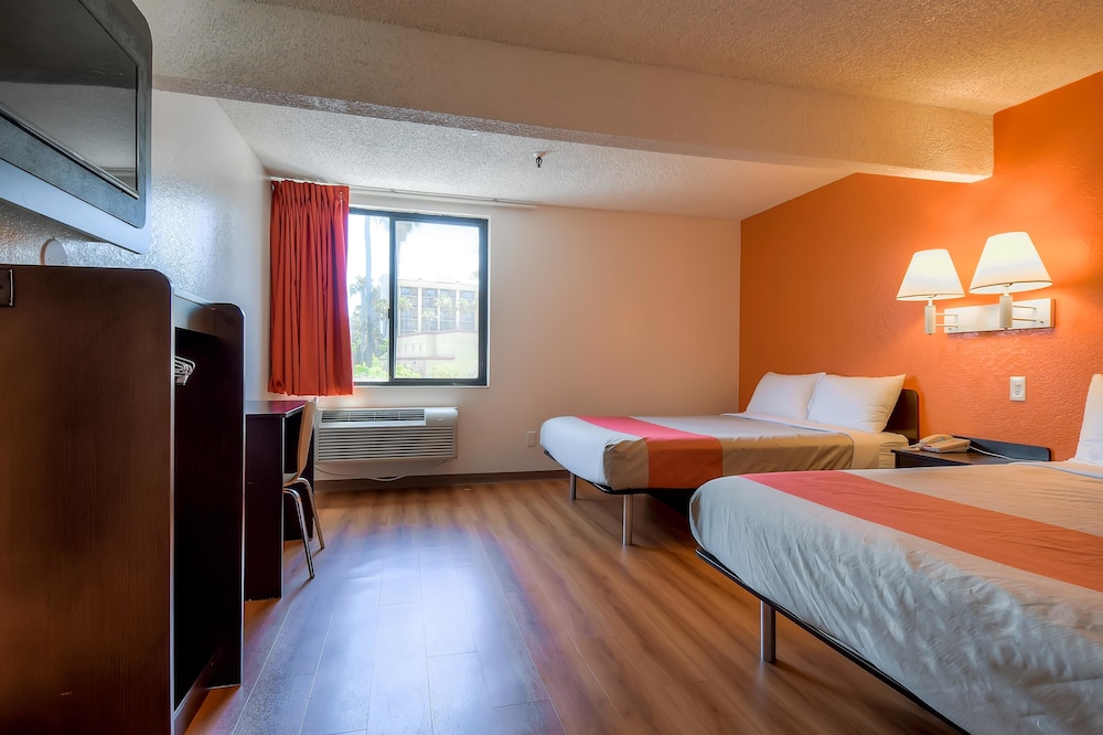 Motel6 San Diego Hotel Circle Mission Valley 23/61