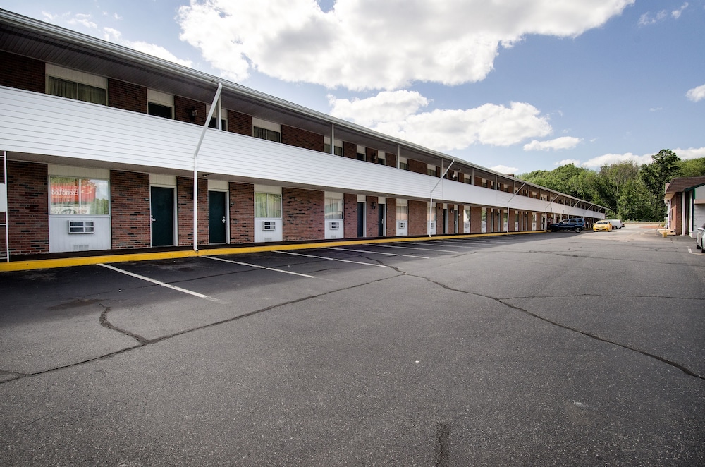 Econo Lodge Inn and Suites Northborough MA 1/22