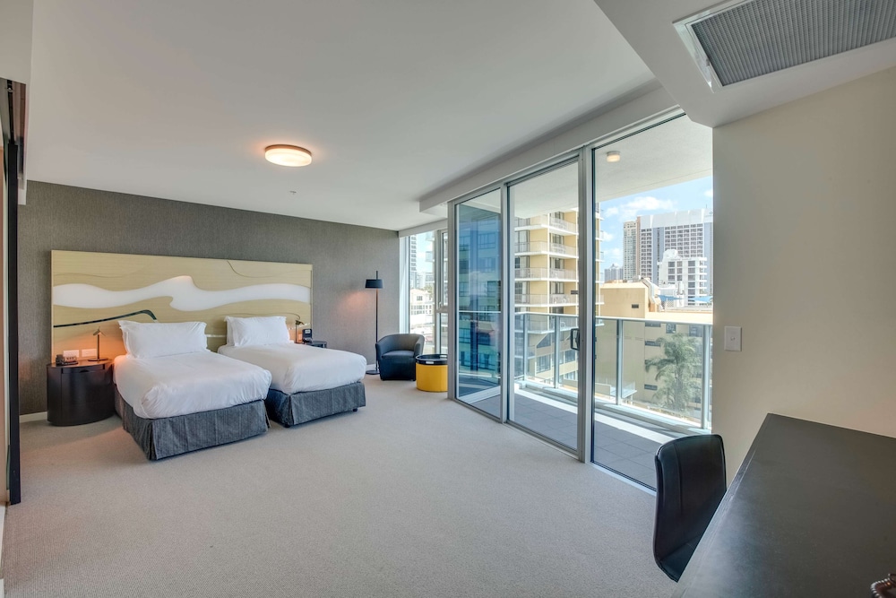 Hilton Surfers Paradise Hotel and Residences 24/60