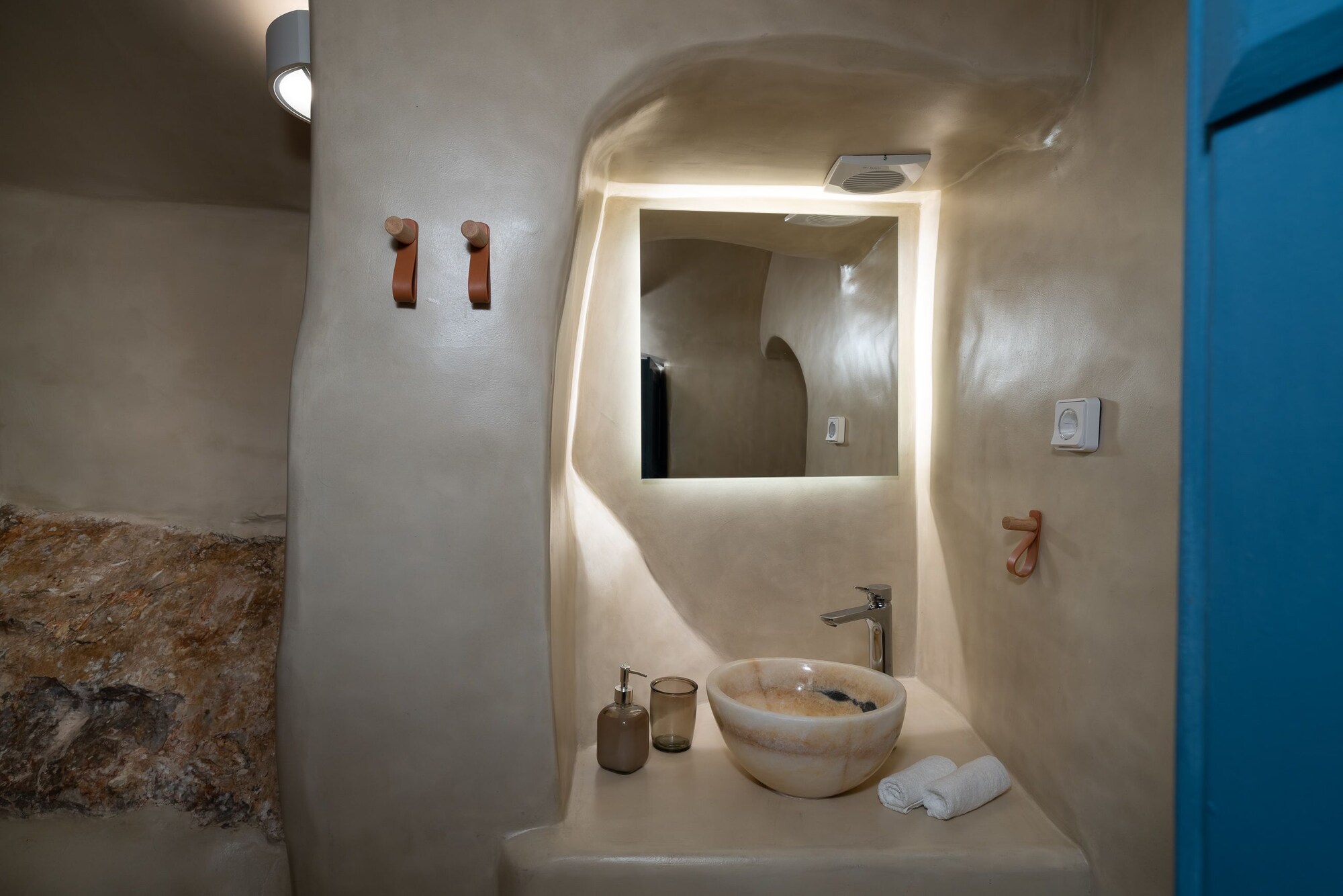 SUITE, INDOOR JETTED TUB