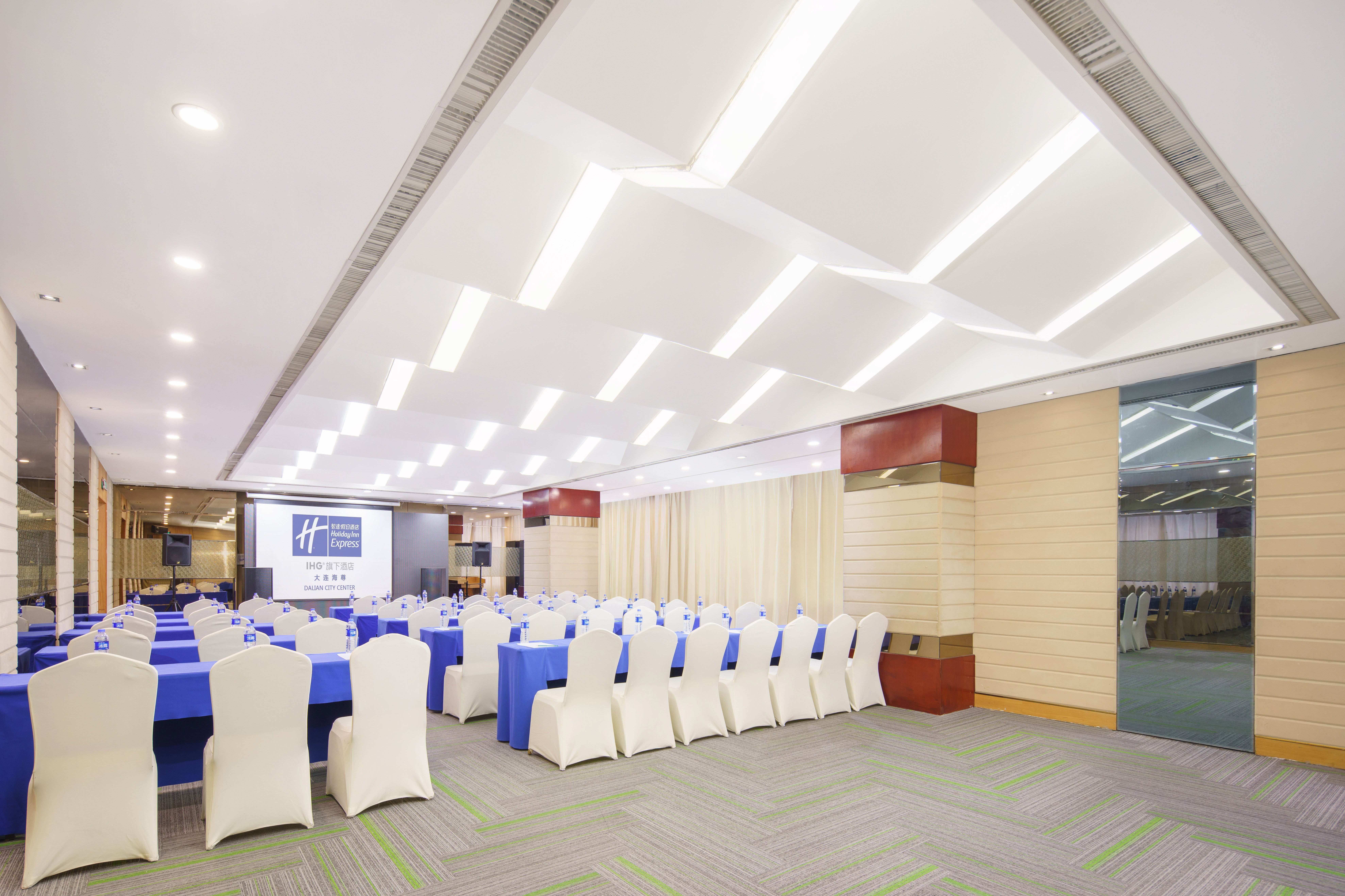 Holiday Inn Express Dalian City Center 41/50