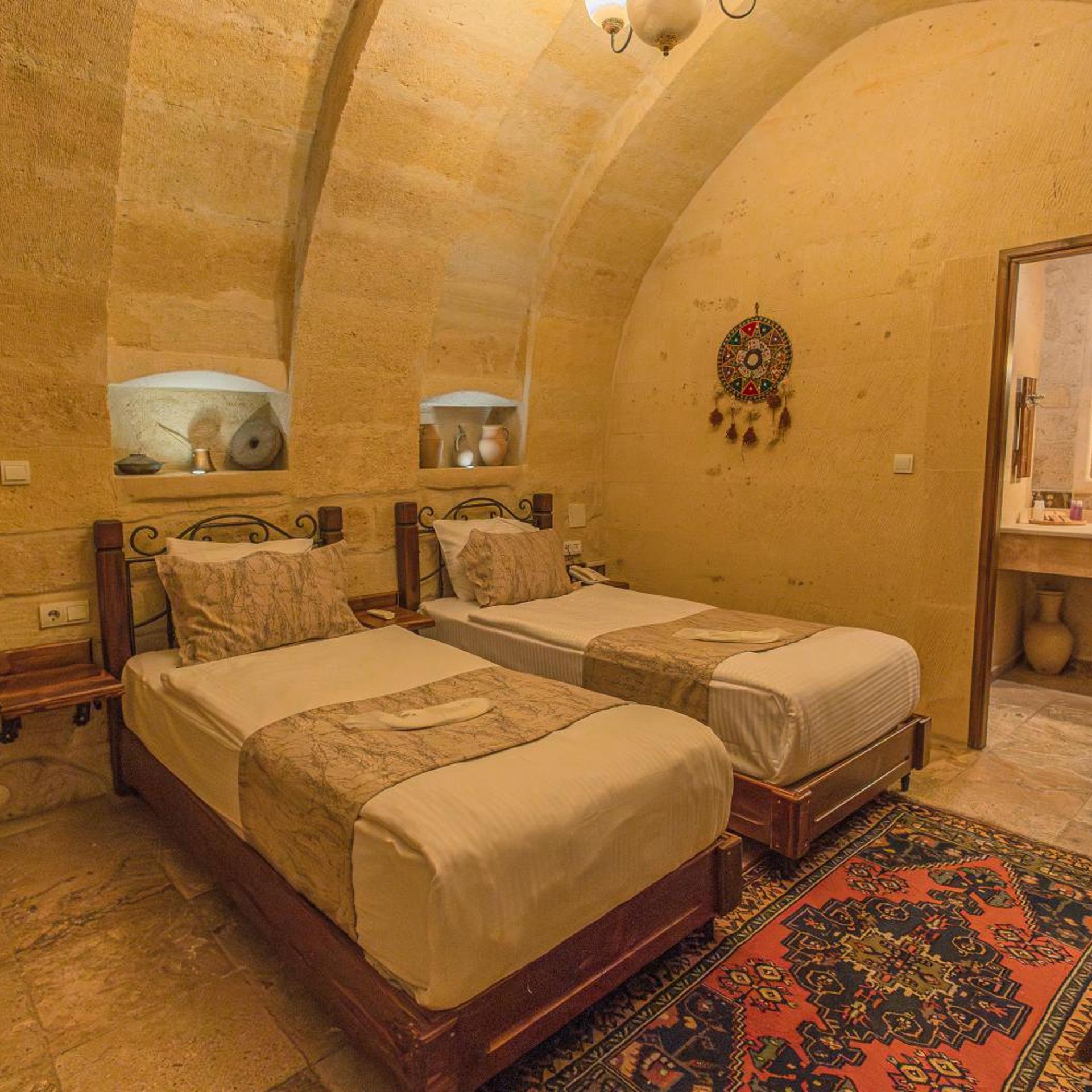 Stone, Standard, Twin Beds
