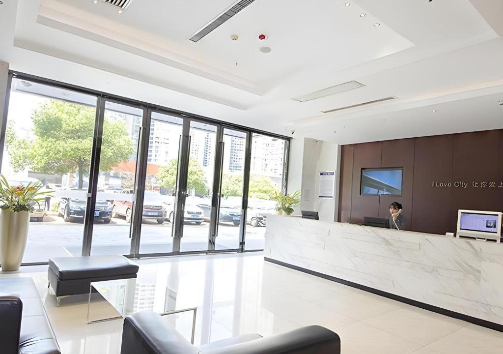 City Convenient Zhuzhou Sports Centre 12/40