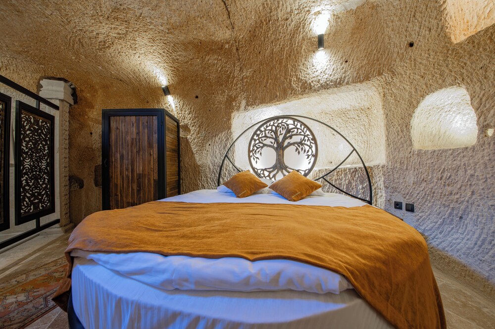 Ages In Cappadocia 18/50
