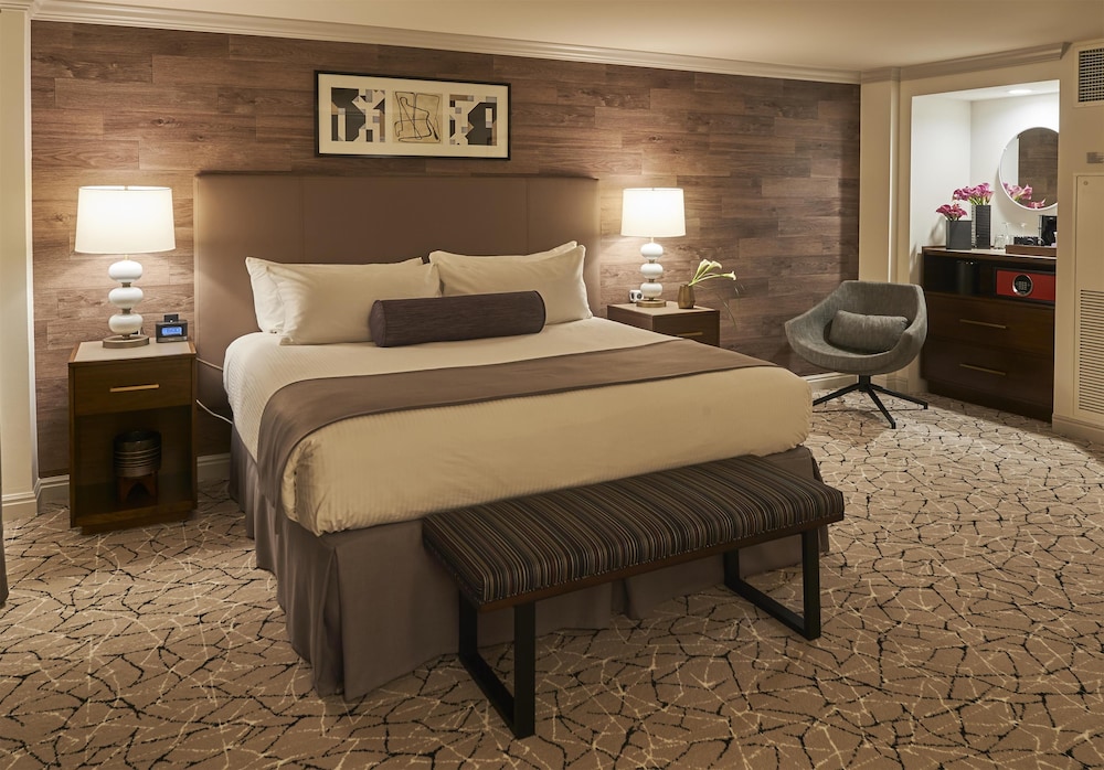 Deluxe, King Bed, Warwick Denver 3/5