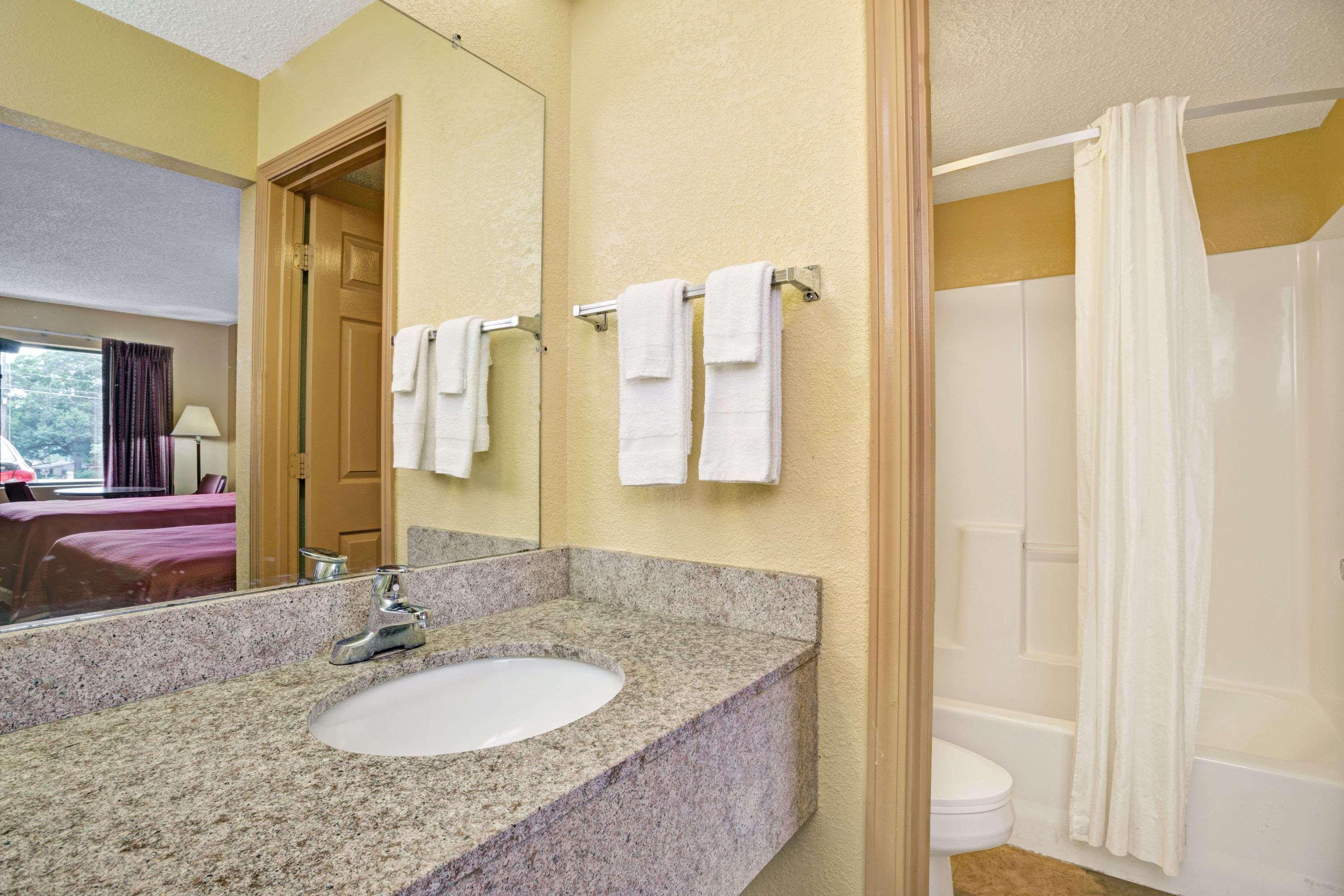 Travelodge By Wyndham Forest Park Atlanta South 26/27