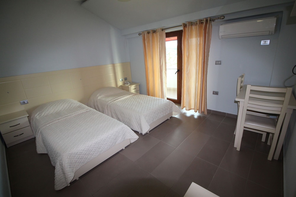 Hotel Piazza 13/50