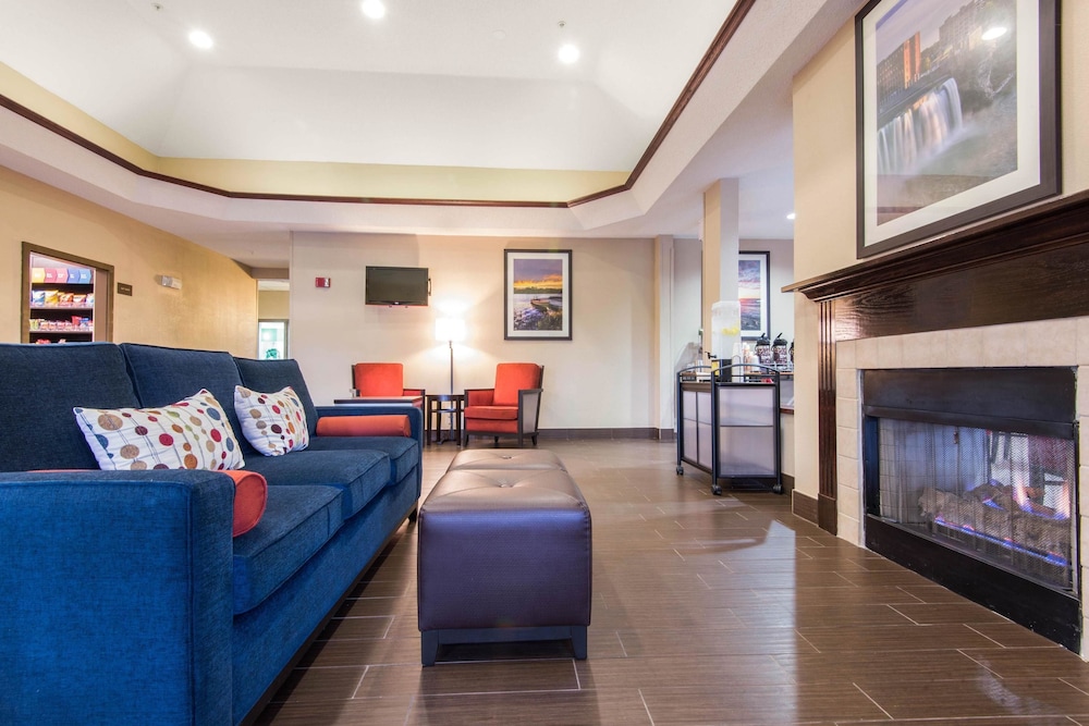 Comfort Suites Rochester Henrietta University Area 26/40