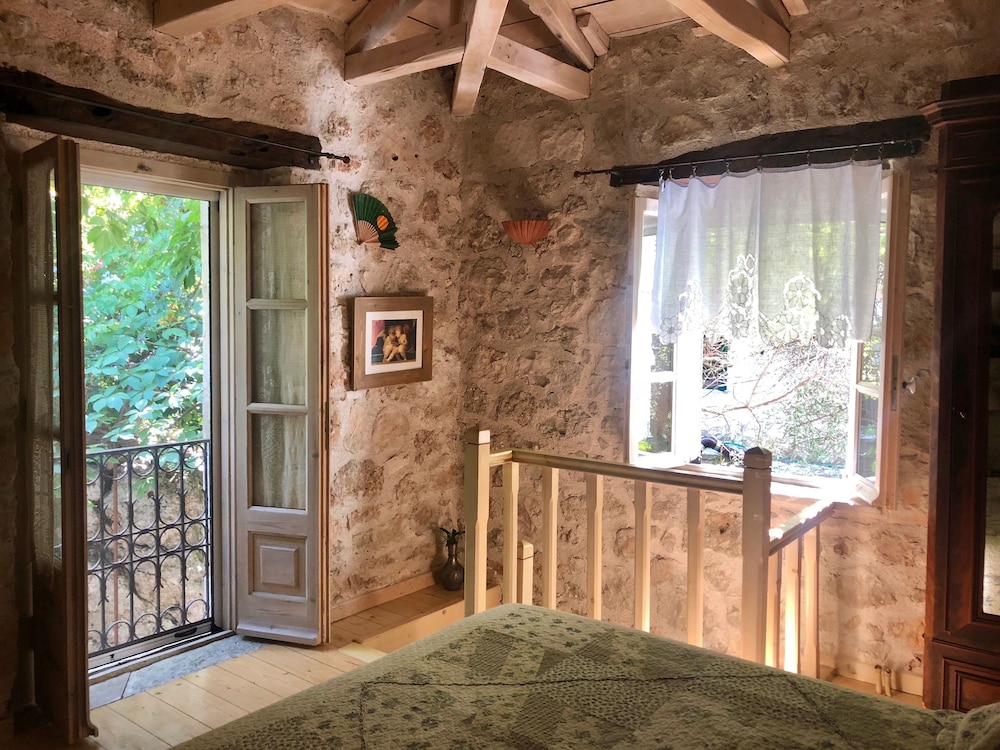 Pavezzo Country Retreat 9/45