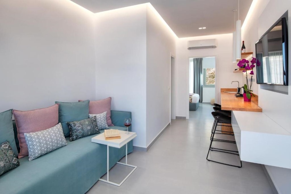 Harmony Suites 32/50