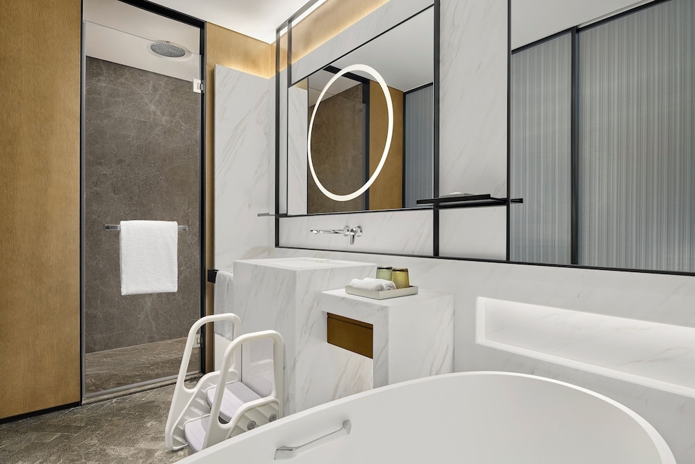 Hyatt Regency Shanghai Lingang 57/59